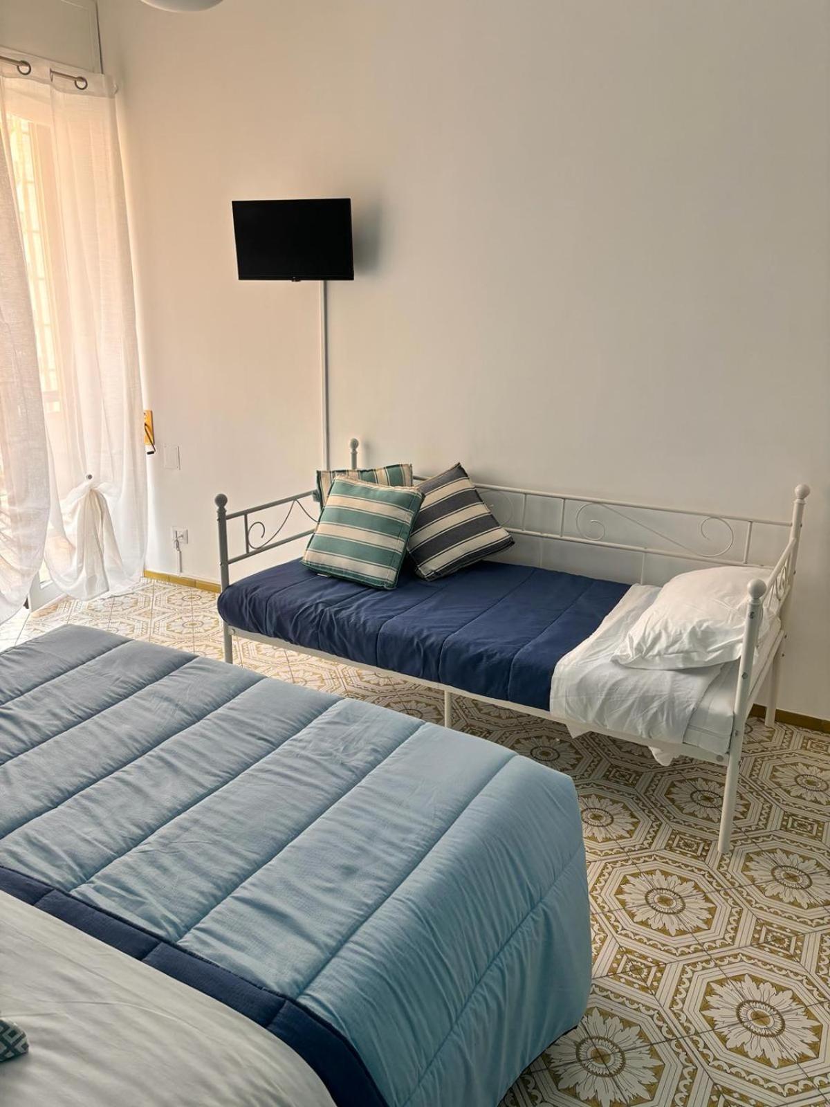 Reginella Guest House Салерно Екстер'єр фото